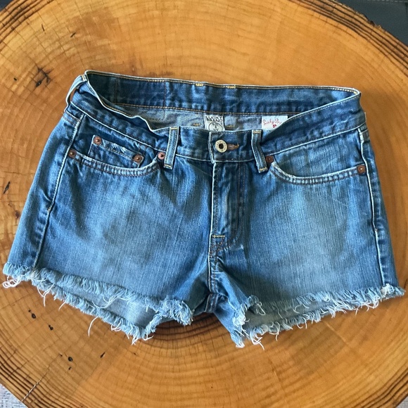 Lucky Brand Sweet N Low Distressed Fringe Hem Denim Jean Shorts Size 4 - Picture 1 of 7